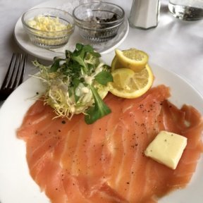 Gluten-free smoked salmon platter from La Gamelle